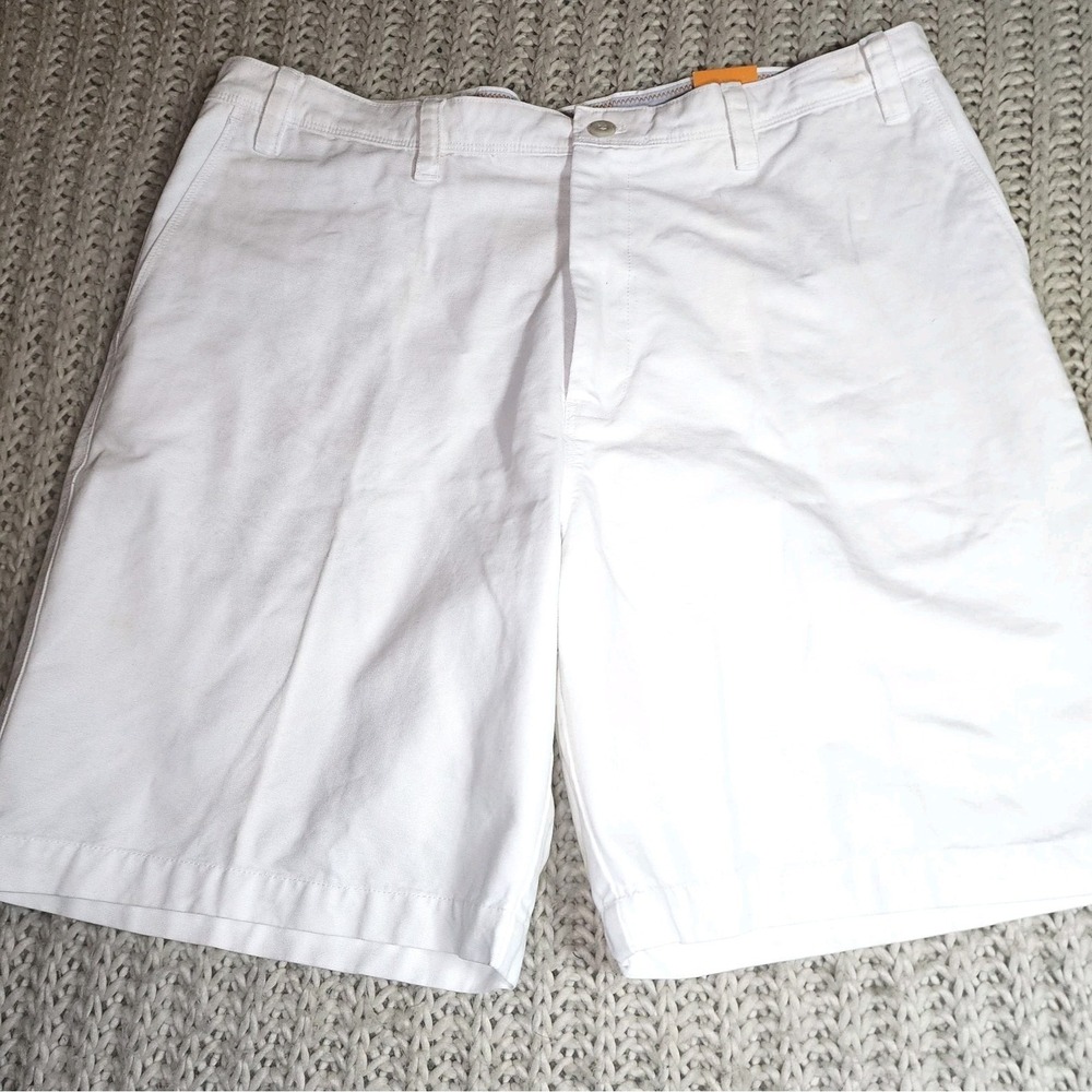 NWT Men's IZOD Utility Cargo Shorts 9" White 40 Waist Casual Golf Rockwash